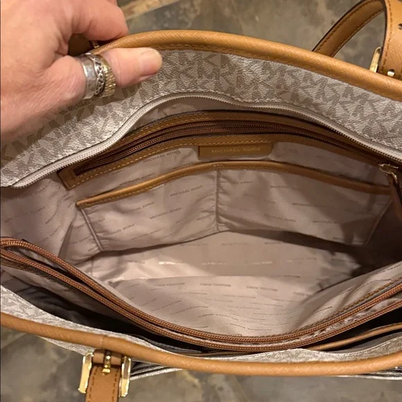 MICHAEL Michael Kors Cream and Tan Tote Set - Picture 10 of 13